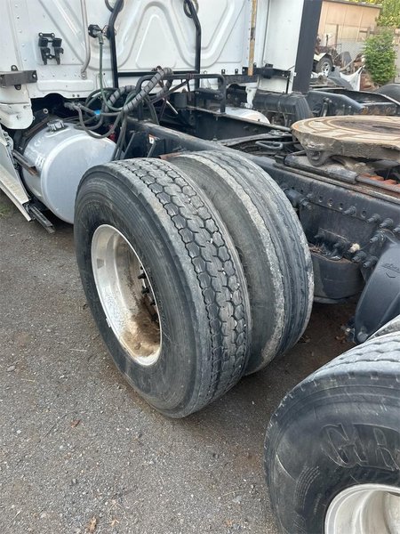 2019 Freightliner Cascadia 1FUJHHDR5KLKM7237