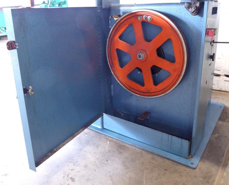 20" Doall Vertical Band Saw 2013-V3, 13" Under Guide, 30-5500 FPM, 26" x 26" Tbl., 3 HP, Excellent