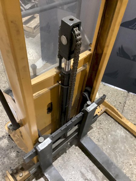 BIG JOE M-22-62 2200 lbs Capacity Electric Pallet Jack USED