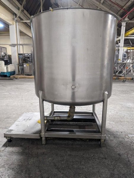 200 GALLON STAINLESS STEEL TANK