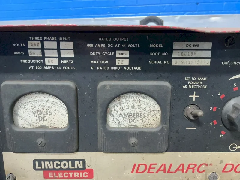 LINCOLN ELECTRIC 600 A WELDER  -  IDEALARC DC-600