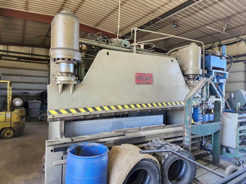 200 Ton x 10′ Chicago 200-H-10 Hydraulic Press Brake, Tooling Included