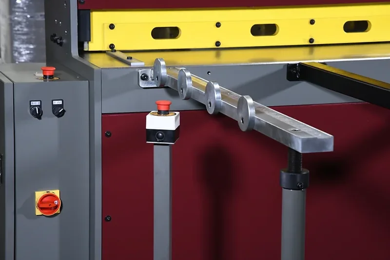 NEW 4&#039; X 14 GAUGE  GMC MODEL EPS-0410M HYDRAULIC SHEAR