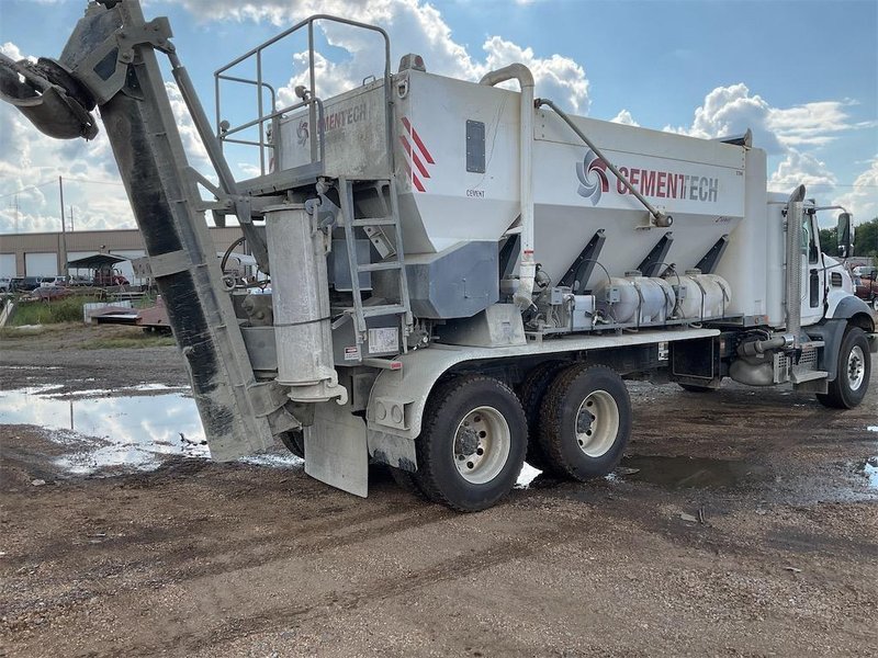 2025 Mack GR64B 1M2GR2GC1SM043902