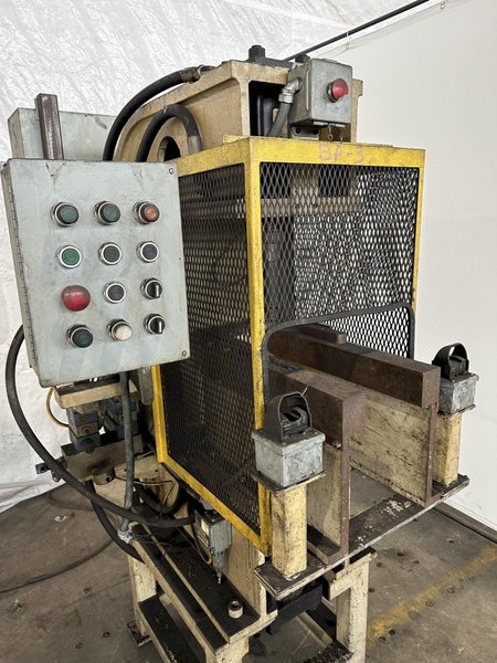 15 TON C-FRAME HYDRAULIC PRESS. STOCK # 0102523