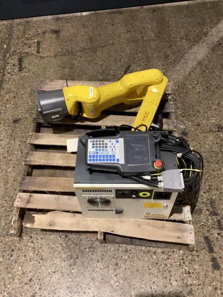 FANUC LR Mate 200iD/7L Robot w/ R-30iB Mate PLUS Controls &amp; Pendant USED