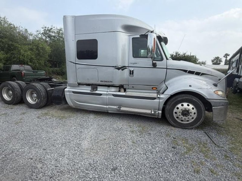 International ProStar Sleeper Truck, 2014 – Class 8 Tandem Axle Semi Tractor w/ Diesel Engine, Sleeper Cab &amp; Air Ride Suspension