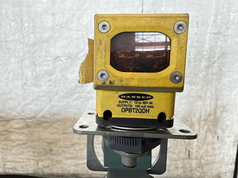 18" WIDE X 48"/60" LONG HYTROL POWERED BELT CONVEYORS. STOCK # 0640023.