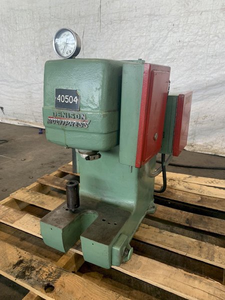 1 TON DENISON A-1 MULTIPRESS HYDRAULIC PRESS. STOCK #0686324