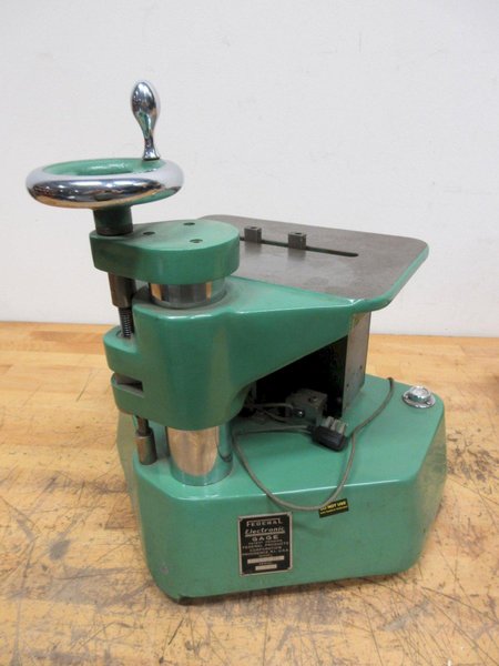 Federal Electronics 136B-2-R1 Precision Adjustable Bore Comparator .00005" with 136B-2R1 Analog Gage Readout and Battery- Auction Item