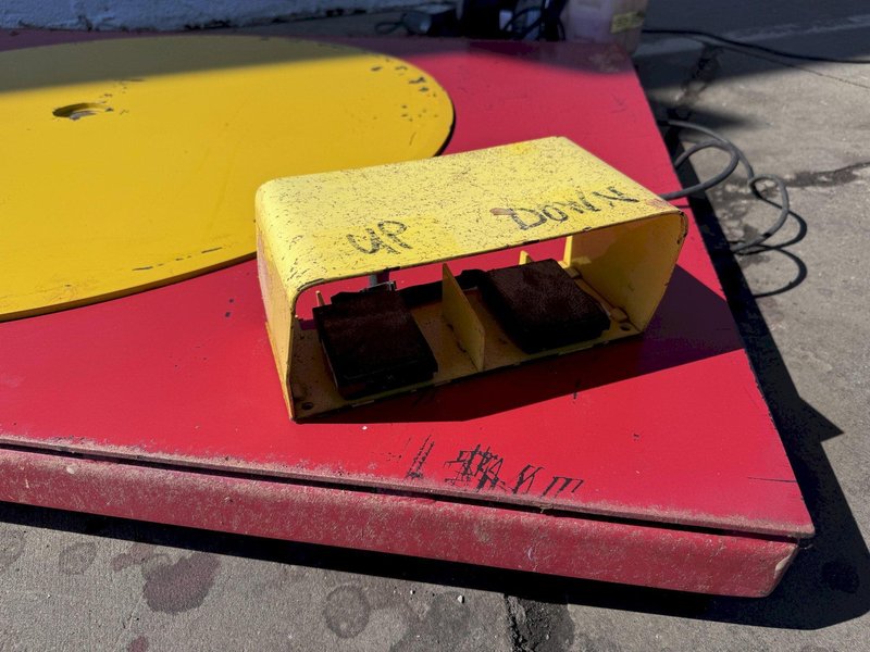 1,950 LB. SOUTHWORTH ELECTRIC SCISSOR LIFT TABLE: STOCK #80986