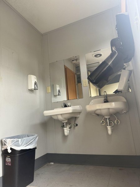 2008 MICHIANA MEN&#039;S &amp; WOMEN&#039;S PORTABLE BATHROOM TRAILER: STOCK #23097