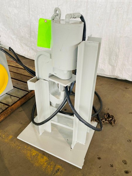 FABRILINE MODEL FH-12 C-FRAME HYDRAULIC PUNCH. STOCK # 0501116