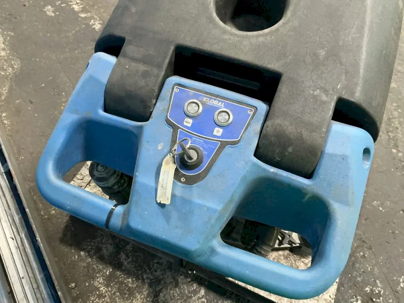 GLOBAL INDUSTRIAL FLOOR SCRUBBER DRYER  -  261990