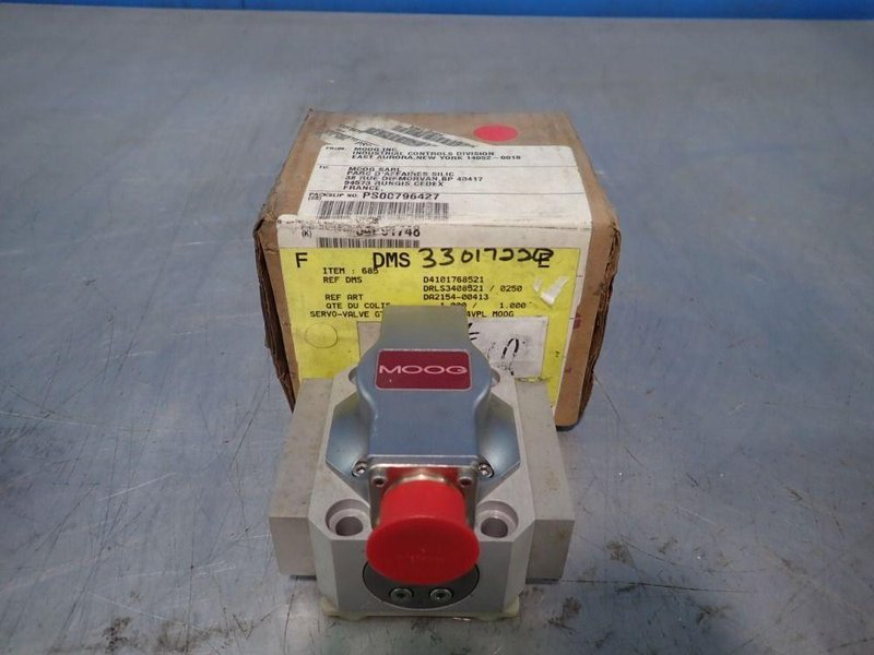 MOOG ELECTRO-HYDRAULIC SERVO VALVE   -  G761-3004