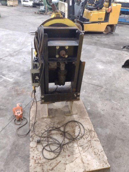 1,250 LB STINGER MODEL #P-1250 PIPE WELDING POSITIONER WITH 30" GRIPPER CHUCK : YOBRO #25215