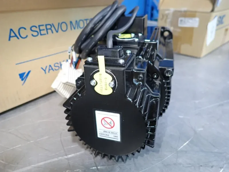 YASKAWA AC SERVO MOTOR  -  SGMGH-13A2A-YRA1