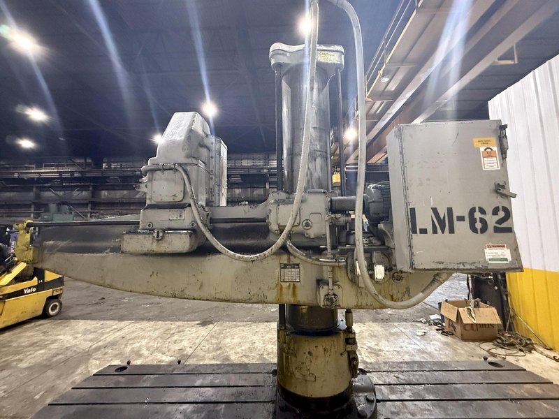 8&#039; ARM x 19&quot; GIDDINGS &amp; LEWIS MODEL #956-CHIPMASTER RADIAL ARM DRILL ON 360° T-SLOTTED BASE: STOCK #23546