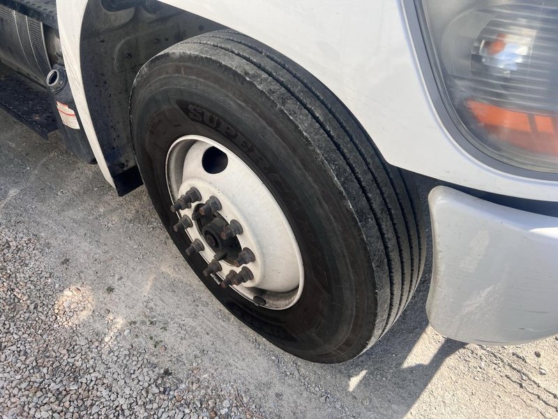 2020 Hino 268 Box Truck – 26′ Dry Van, Cummins B6.7 Diesel, Allison Automatic, Air Brake, Liftgate