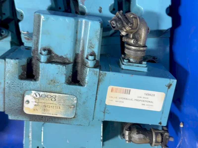 MOOG HYDRAULIC VALVES  -  641-201A