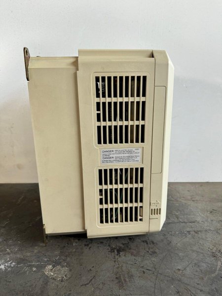 Yaskawa CIMR-G5U27P5 Inverter Drive, 3-Phase, With JVOP-130U Operator
