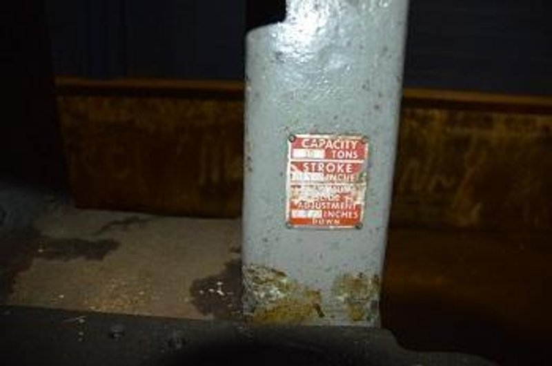 30 TON V &amp; O MODEL #30T OPEN BACK INCLINABLE SINGLE CRANK PRESS