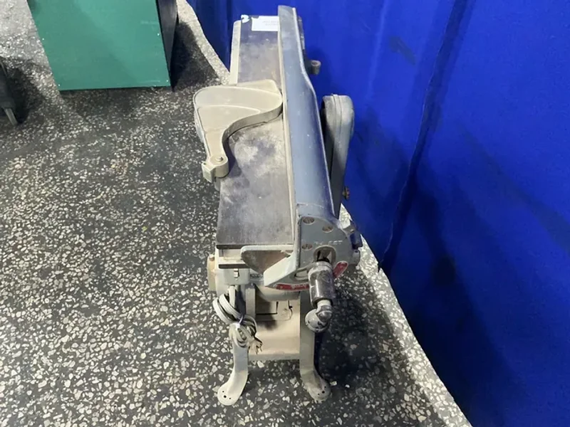 DELTA 4”X32.5” JOINTER  -  NJ-227