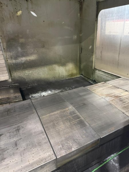 Haas VF-8D VMC, 2005 – 30K RPM, Chip Auger