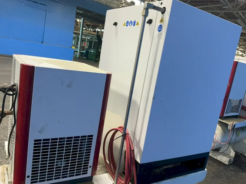 GARDNER DENVER 3/60/460 AIR COMPRESSOR WITH AIR DRYER  -  APEX5-15A