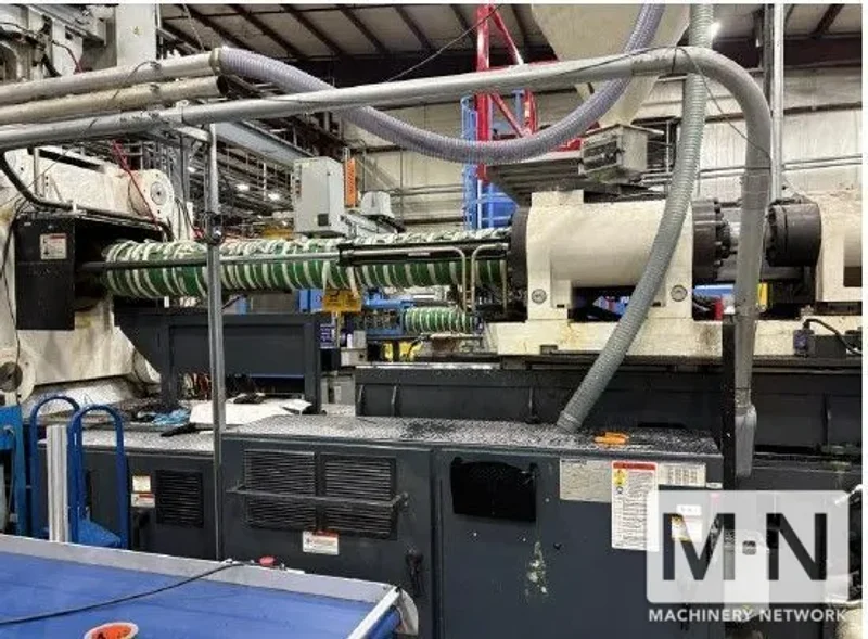 725 TON 140 OZ MILACRON MODEL MS725 INJECTION M0LDING MACHINE MFG 2015