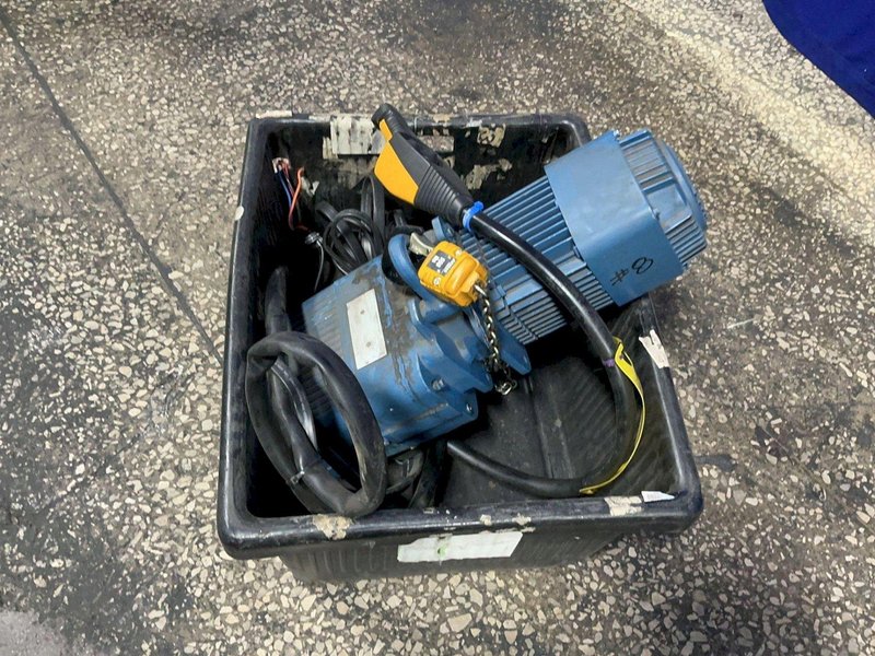 MANNESMANN DEMAG 13 FT HOOK PATH, 2000 LBS ON 2/1 FALL ELECTRIC CHAIN HOIST  -  DKUN5-500-KV1F4