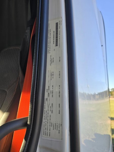 VOLVO VNL64T760 - Trucks