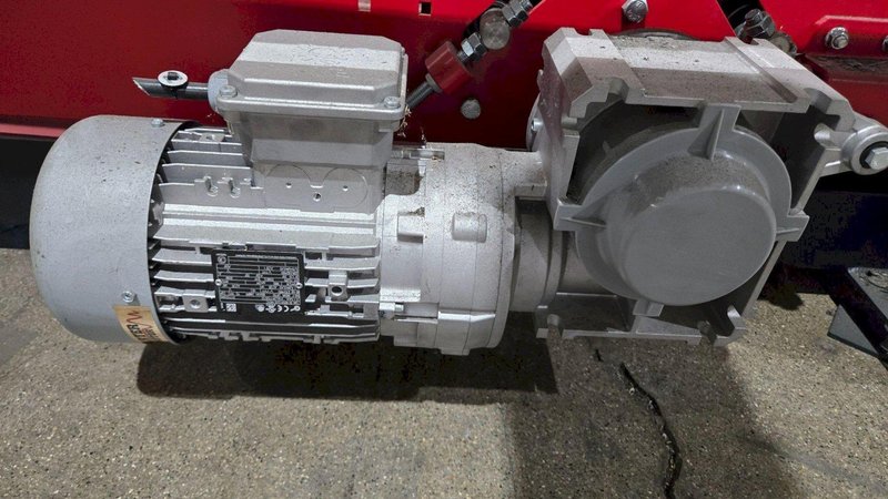 INDUSTRIAL KINETICS Powered Roller Conveyor Transfer System USED