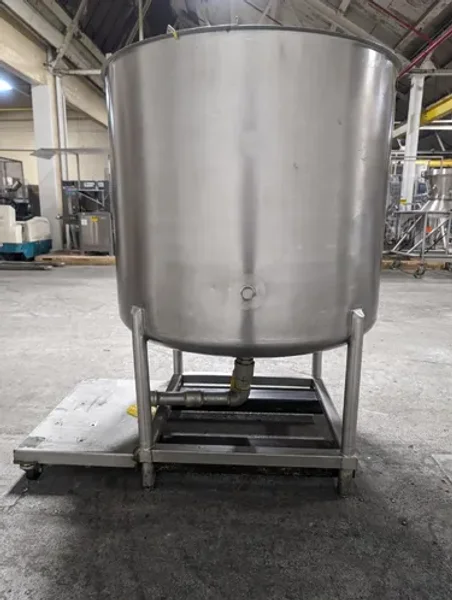 200 GALLON STAINLESS STEEL TANK
