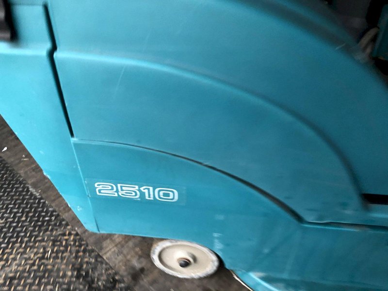 TENNANT MODEL 2510 FLOOR BURNISHER: STOCK #13990