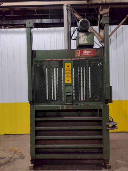 60&quot; X 30&quot; PIQUA SERIES 40 HYDRAULIC VERTICAL BALER: STOCK #18802