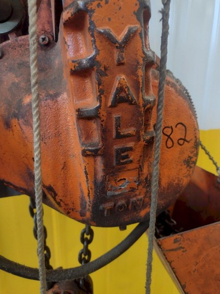 4000 LBS (2 TON) YALE ELECTRIC ROLLER CHAIN HOIST: STOCK #16538