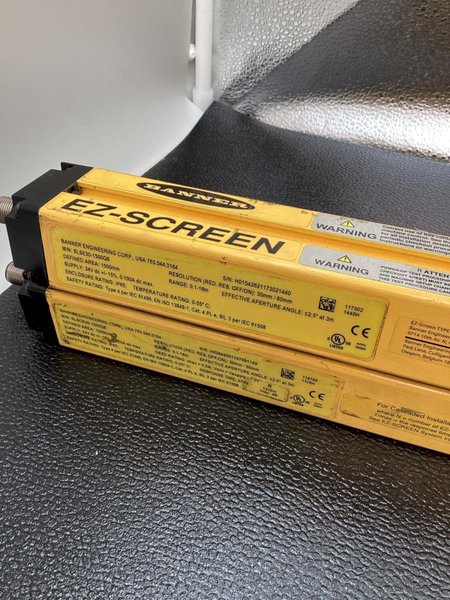 BANNER SLSCR30‑1500Q8 + SLSCE30‑1500Q8 Safety Light Curtain USED