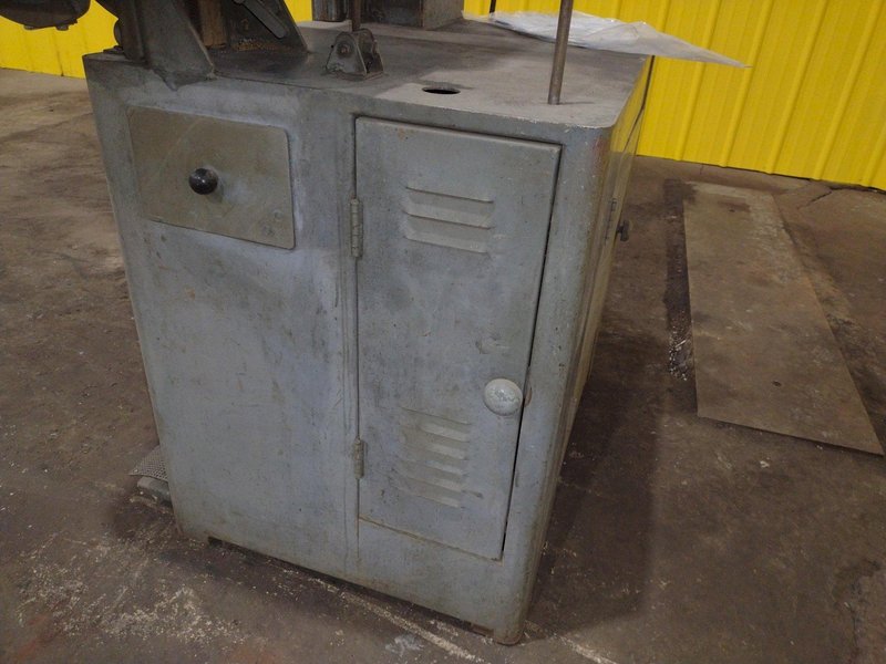 18" GROB MODEL #NS18 VERTICAL BAND SAW: STOCK #19796