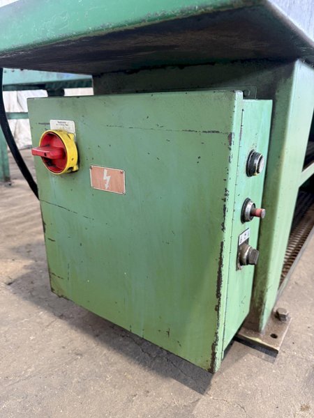9" X 16" DOALL C-916 HORIZONTAL BANDSAW W/ 10' X 18" CONVEYOR. STOCK # 0112526.