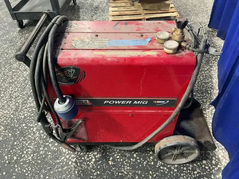 LINCOLN ELECTRIC 250 A WELDER  -  POWER MIG 255