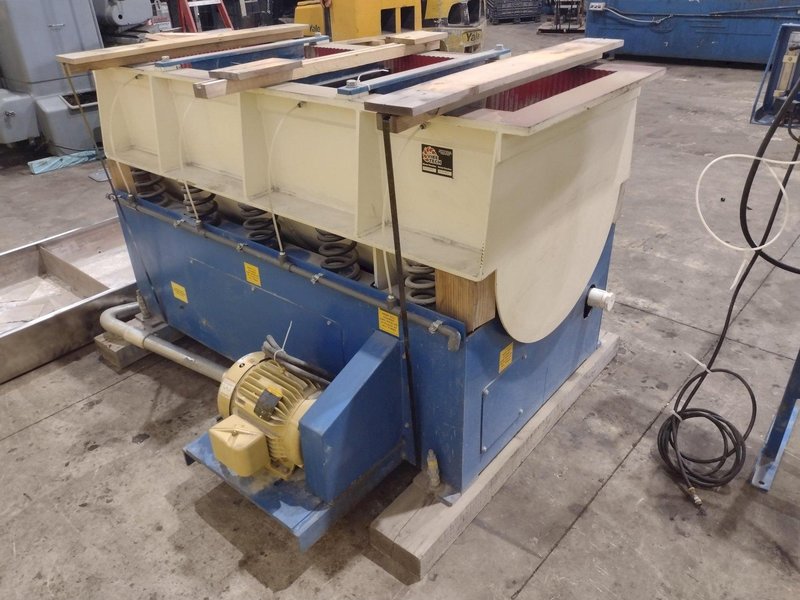 17 CUBIC FOOT VIBE TECH MODEL #VTHT-2472 TUB STYLE VIBRATORY FINISHER : YOBRO #25354