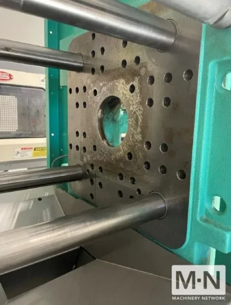 17 TON .05 OZ ARBURG MODEL 220S-150-35 INJECTION MOLDING MACHINE MFG 2000 WITH VERY LOW HOURS