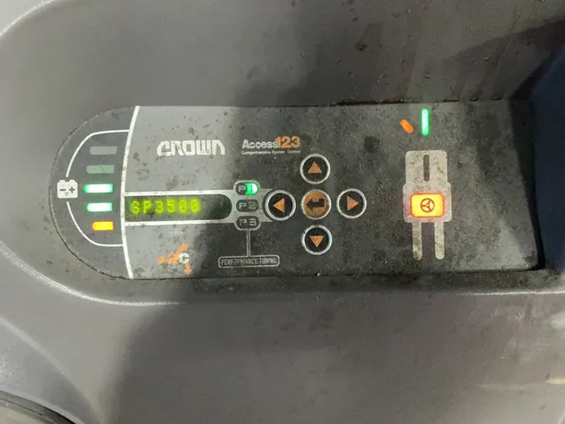 Crown 3000 Lbs Electric Order Picker - Sp3520-30
