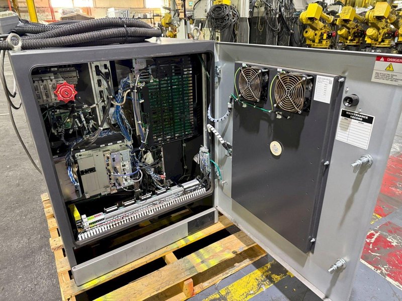 YASKAWA MOTOMAN-MH24 w/ DX200 Controller USED **Missing Teach Pendant**