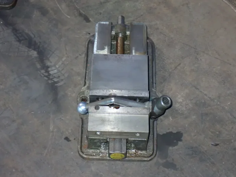 KURT 6" VISE