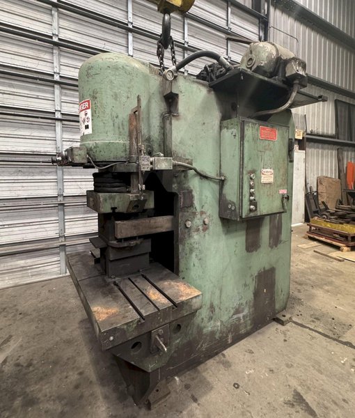 200 TON PACIFIC MODEL #200PF PRESSFORMER HYDRAULIC PRESS: STOCK #19201