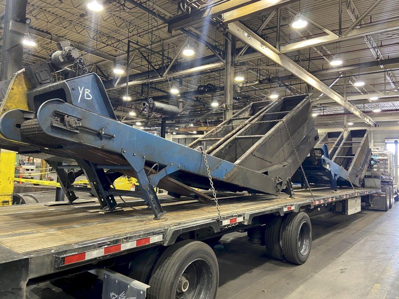 20&#039; LONG X 24” WIDE STEEL BELT POWERED INCLINED PARTS CONVEYOR: STOCK #20817