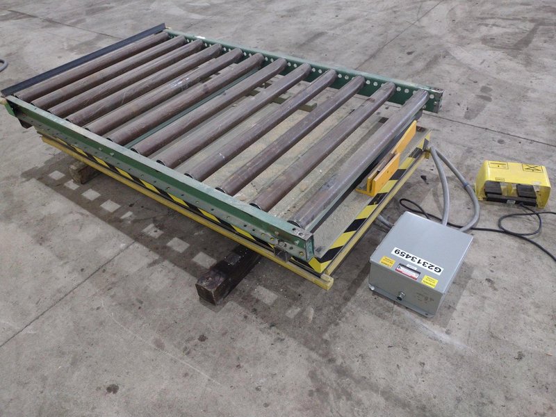 6' X 39" SOUTHWORTH HYDRAULIC ROLLER TOP LIFT TABLE: YOBRO #24781