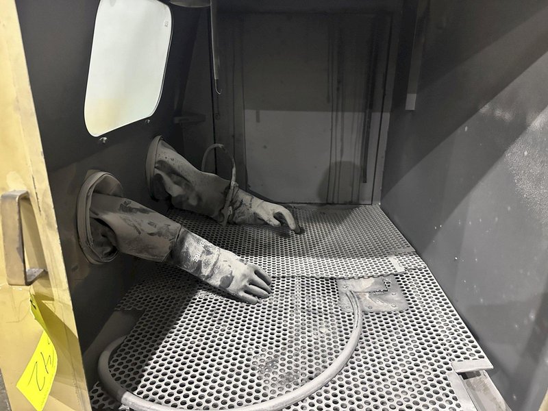 36" x 48" EMPIRE SHOT BLAST CABINET WITH DUST COLLECTOR: YOBRO #24542